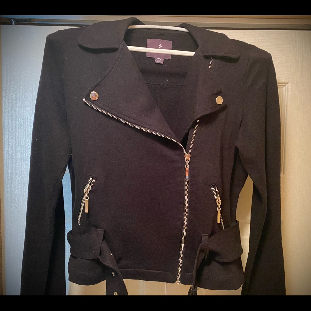 Forever 21 Medium Black Belted Jacket 🖤